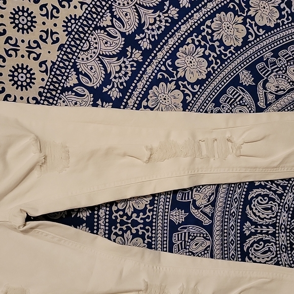 White distressed jeans - Picture 3 of 10
